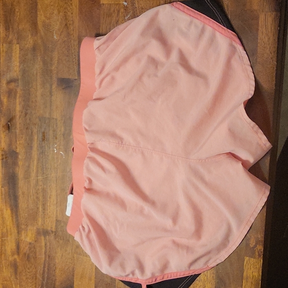 Under Armour Shorts - Picture 2 of 4